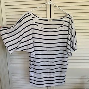 Zenana Outfitters top